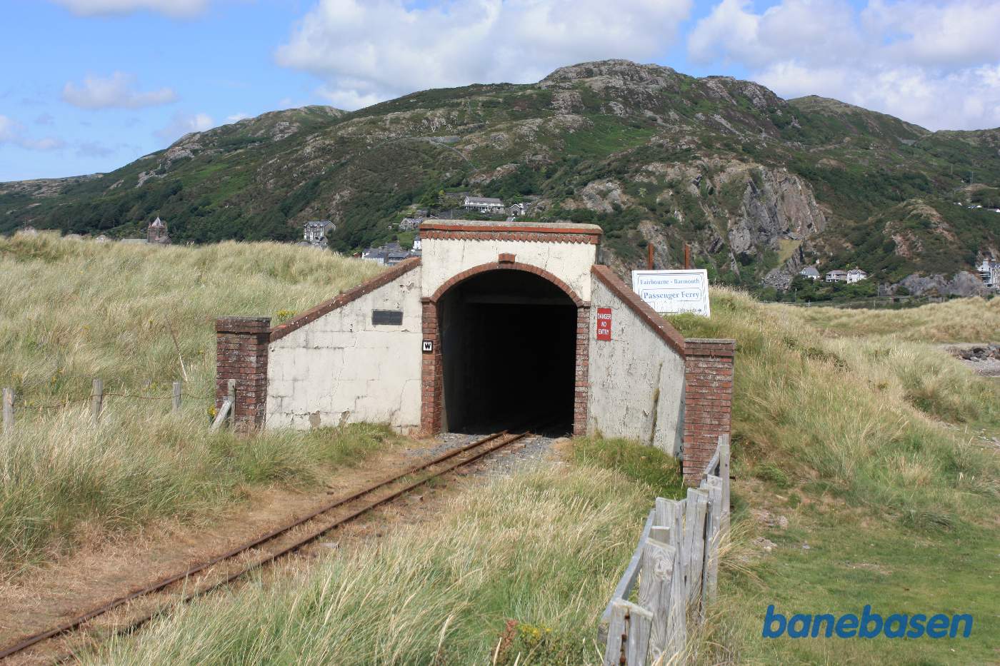 Tunnelportalen set fra siden
