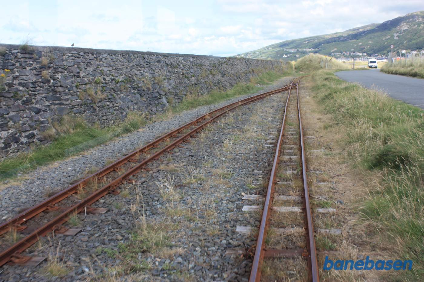 Mellemstationen Loop Halt set bagud fra sidste vogn