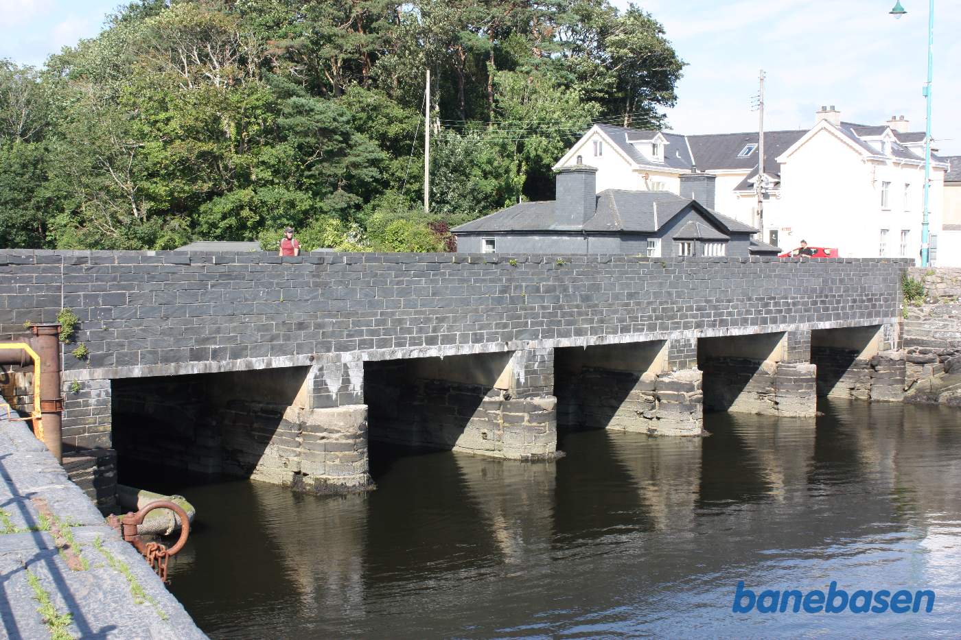 Den "nye" udkørsel til The Welsh Highland Railway går over den kombinerede vej- og jernbanebro