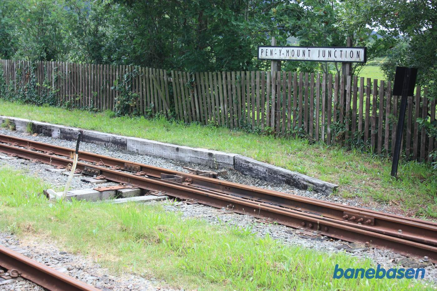 Stationsskiltet på perronen
