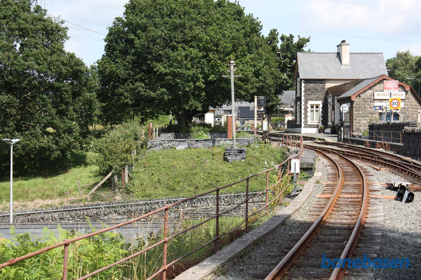 På vej ind på stationen