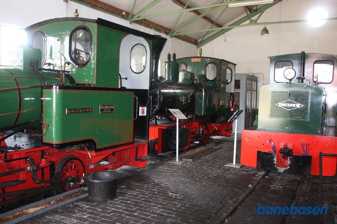 2 damplokomotiver og en Deutz dieseltraktor