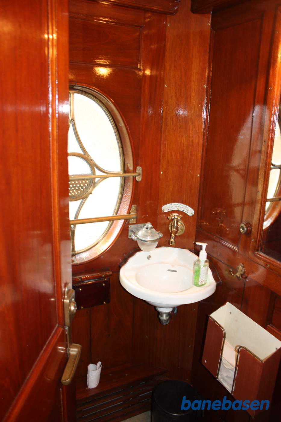 Toilettet i den flotte Pullman salonvogn