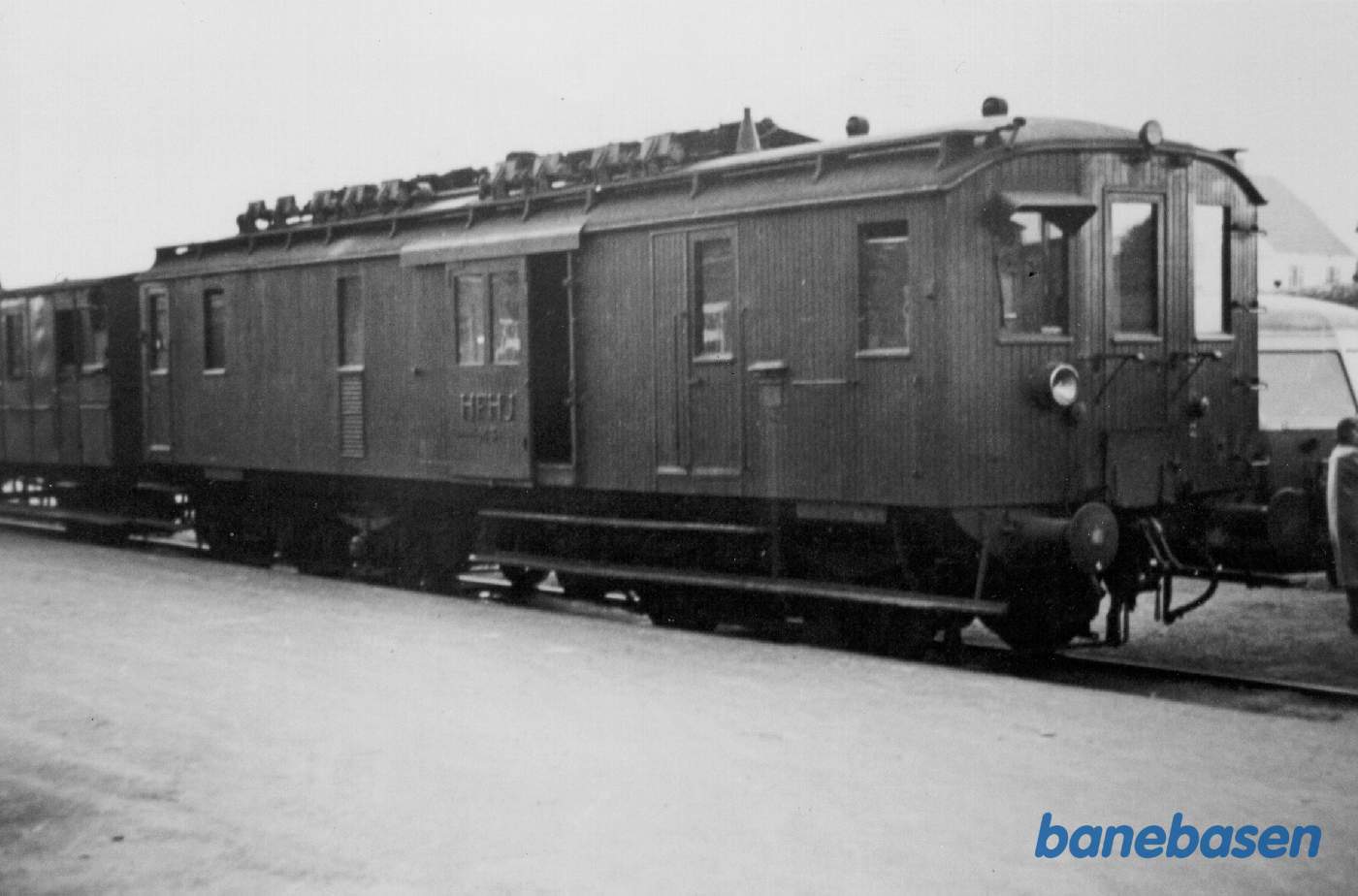 M 3 holder klar med persontog mod Hillerød