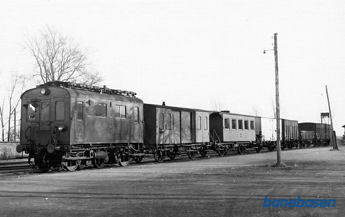 M 1 i sit sidste udseende på KB - ombygget efter brand i 1951 med Frichs MO-motor, nye kølere m.v.