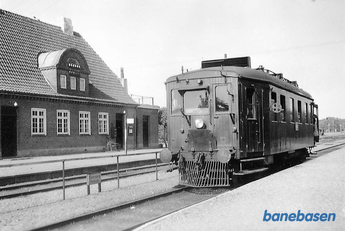M 1 var opr. bygget til Gesten-Vejen strækningen, men kom i stedet til at køre på "hovedstrækningen"