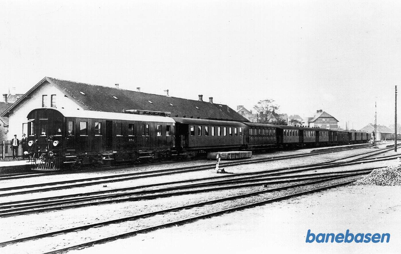 MTJ M 2 med prøvetog med tolv vogne fra Lollandsbanen - togvægt 220 tons