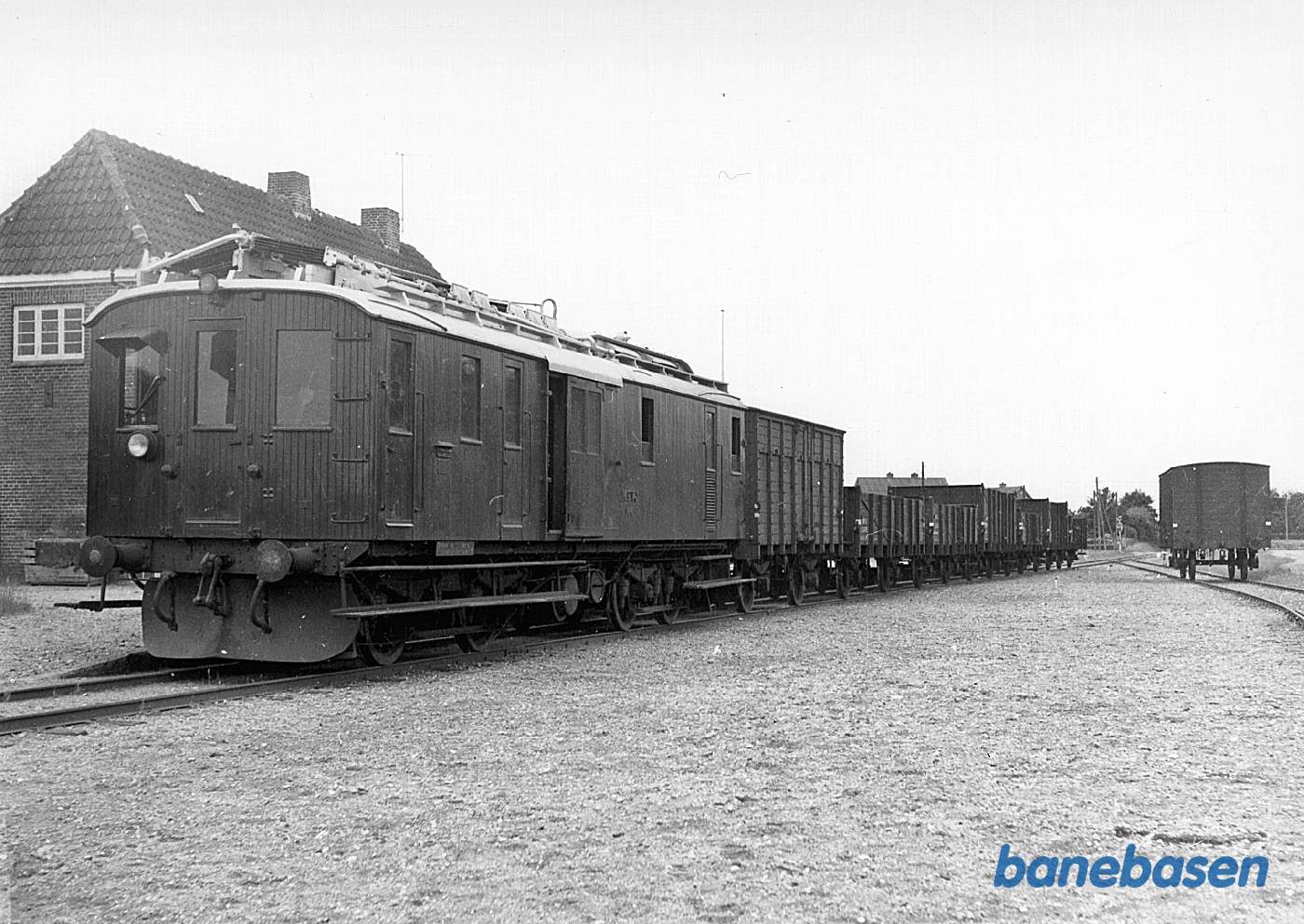 M 4 med godstog mod Mariager