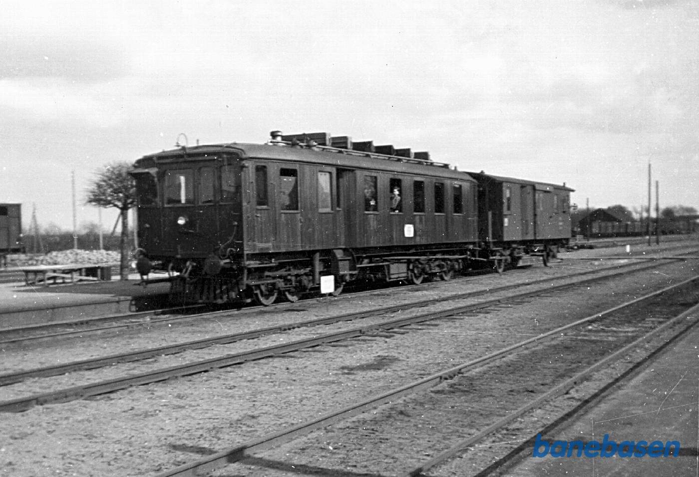 TKVJ M 3 var af "ladeporttypen", hvor maskintrucken ved service kunne trilles ud gennnem forgavlen