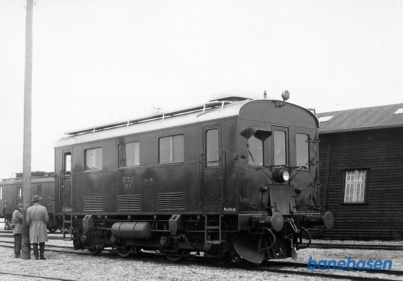 M 4 kom i 1949 uden motor fra nedlagte Kolding Sydbaner. I 1952 blev det ibrugtaget med 2 GM-motorer