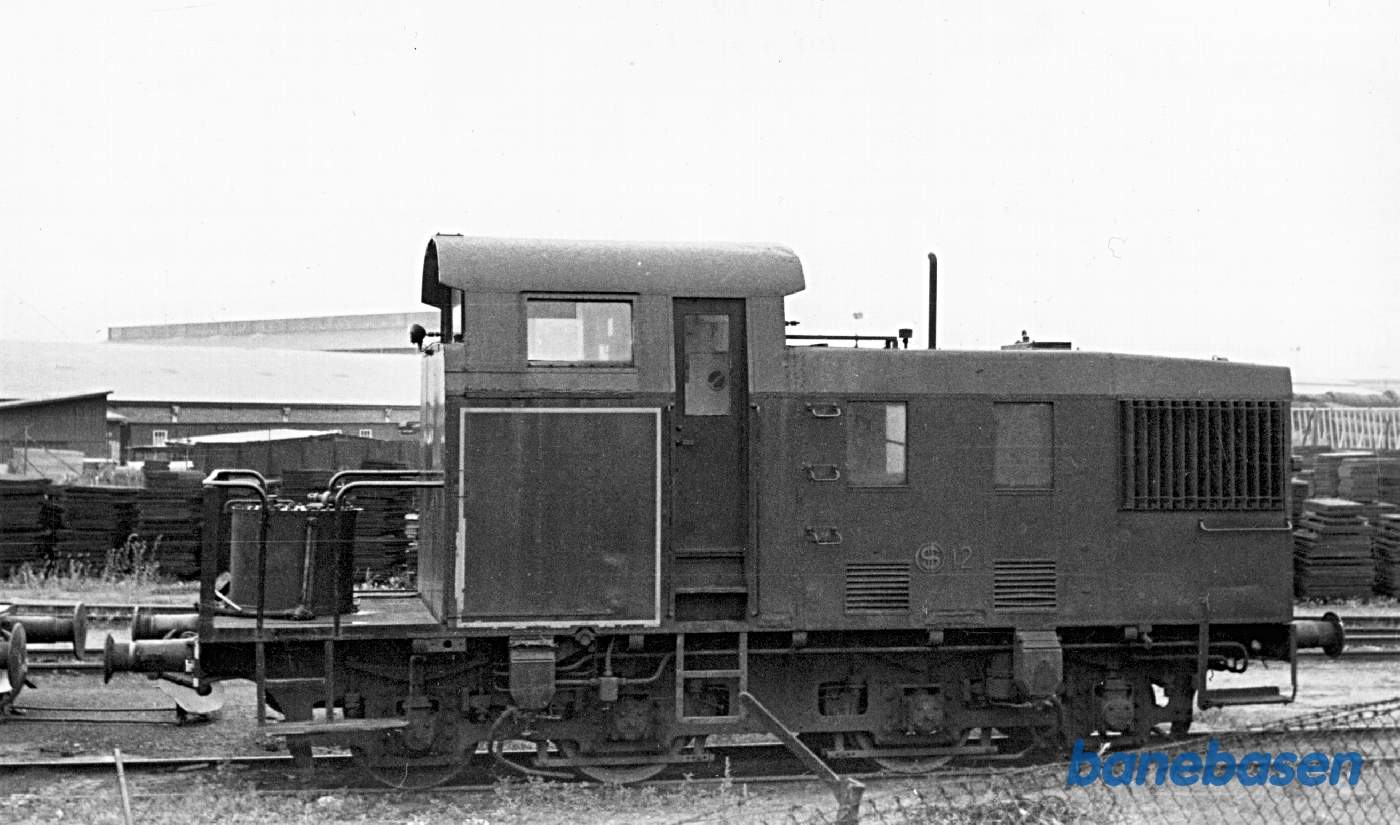 Tidl. KSB M 2 solgtes af DSB til Stålvalseværket i 1957 og mistede efterhånden dele af vognkassen