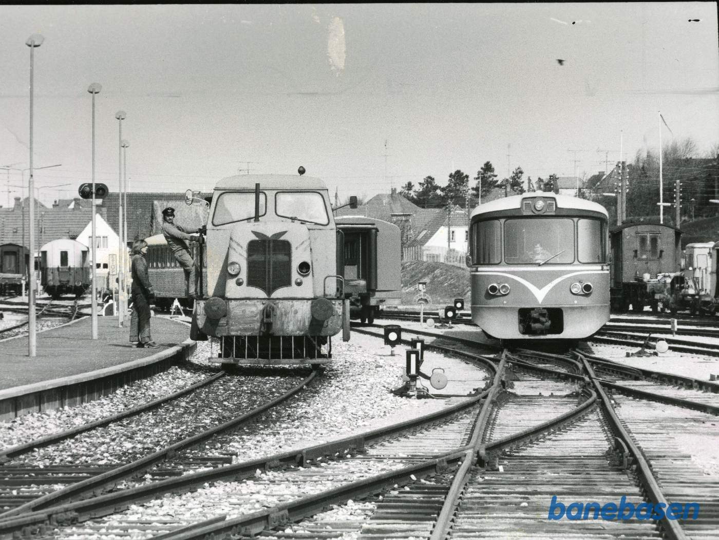 Rangertraktor HFHJ T 3 rangerer på Hundested station