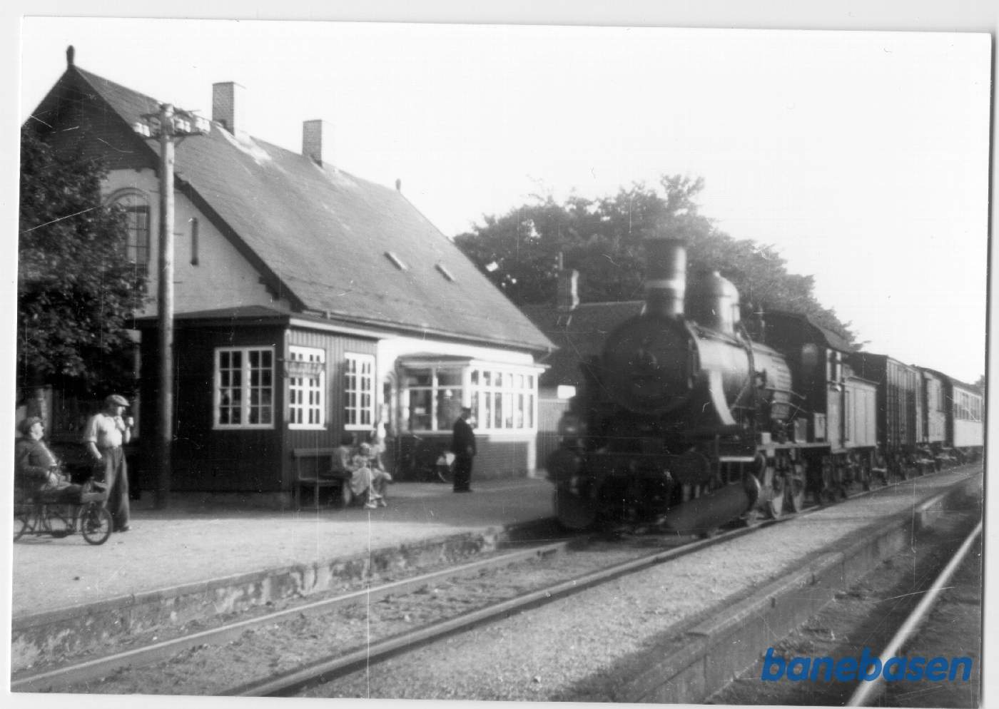 Persontog mod Viborg under indkørsel Persontog mod Viborg under indkørsel
