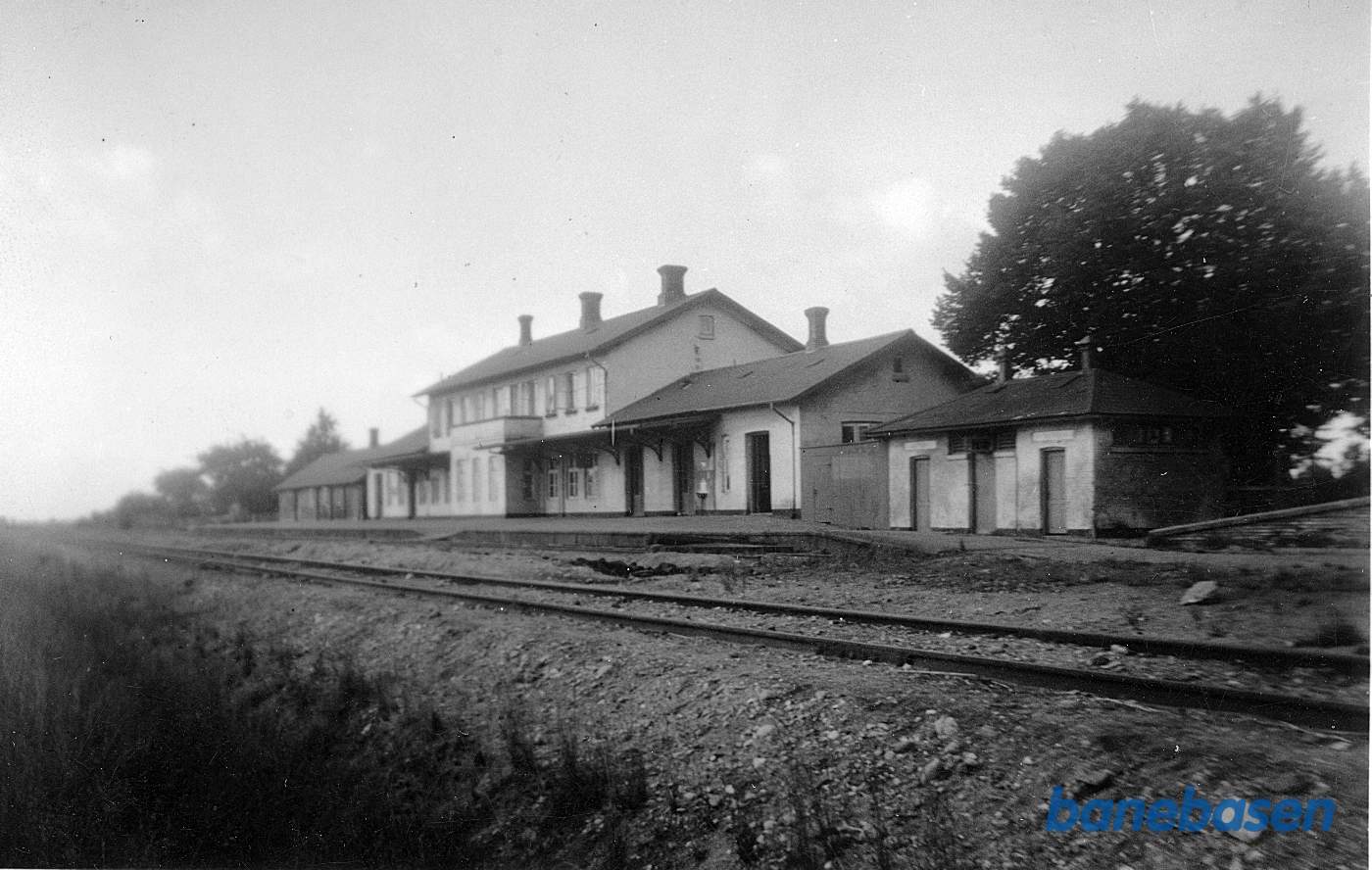 Stationsbygningen efter indstillingen af persontrafikken.