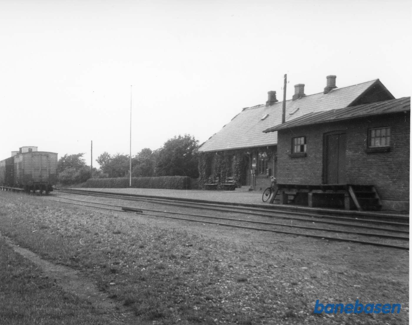 Stationsbygning og varehus