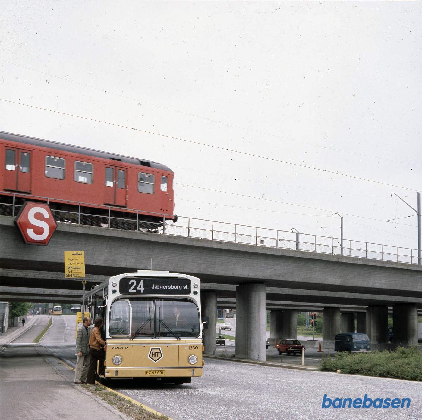 Bus og S-tog mødes ved Lyngbyvej St. Bus og S-tog mødes ved Lyngbyvej St.