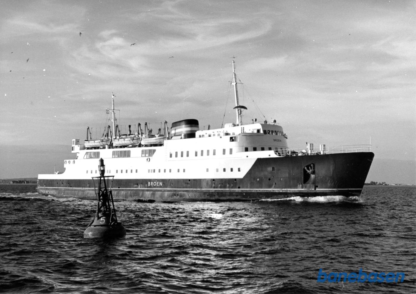M/B Broen under selads