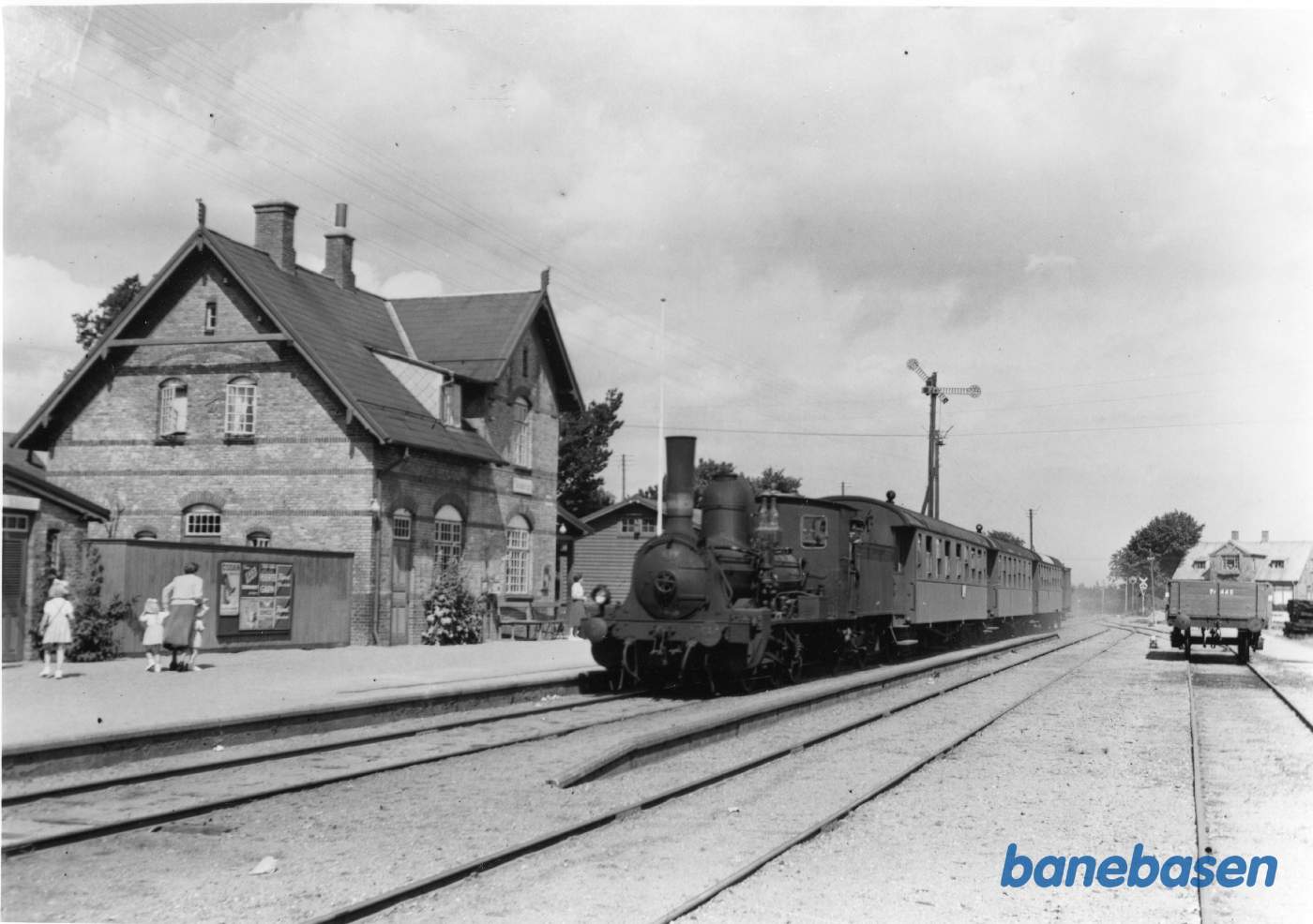 Tog 182 fra Nyborg mod Svendborg ankommer