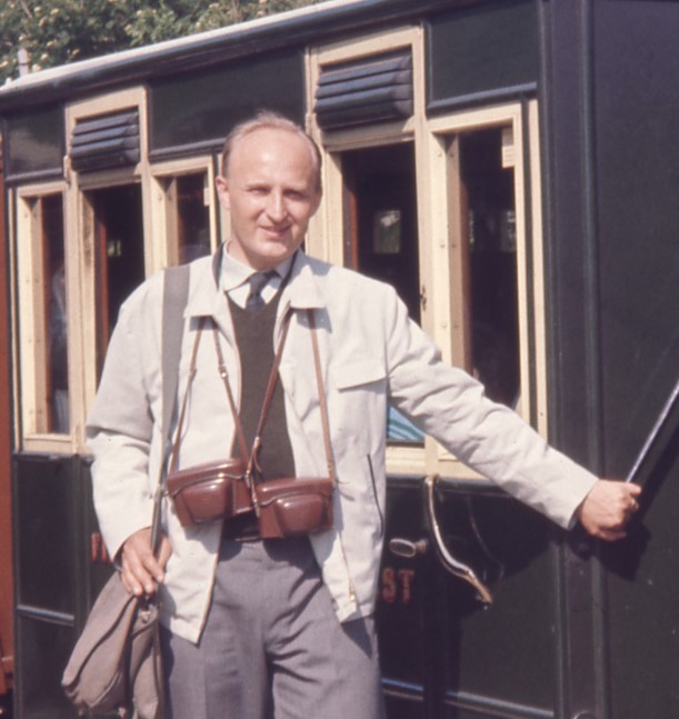 Ole, fotograferet af hans kone på deres store Englands rejse i maj-juni 1966